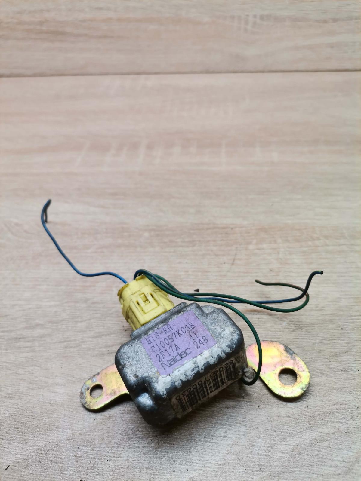 c10057kc0b 2f17a  Airbag deployment crash/impact sensor Mazda Premacy