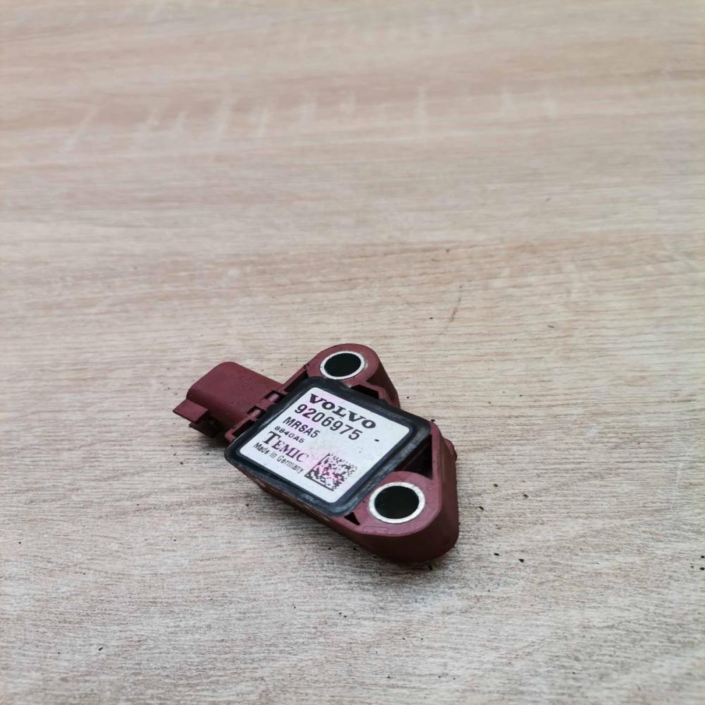 9206975   Airbag deployment crash/impact sensor Volvo V50
