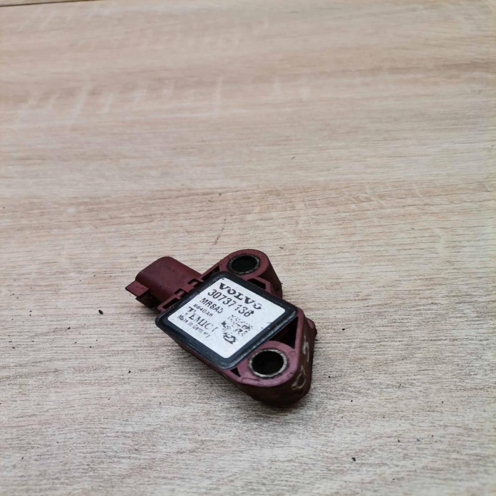 30737138   Airbag deployment crash/impact sensor Volvo C70