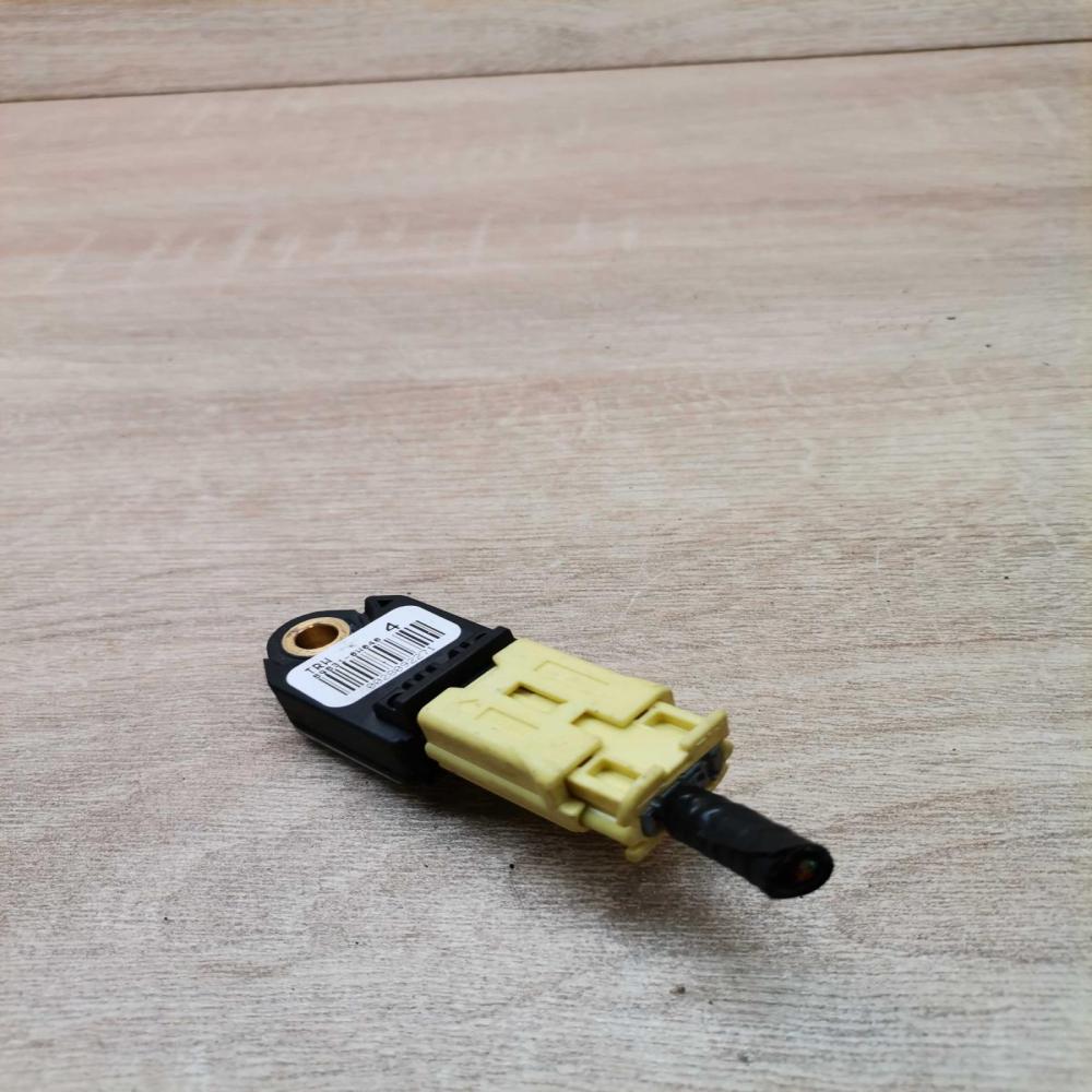89831 0w040   Airbag deployment crash/impact sensor Lexus IS 220D-250-350