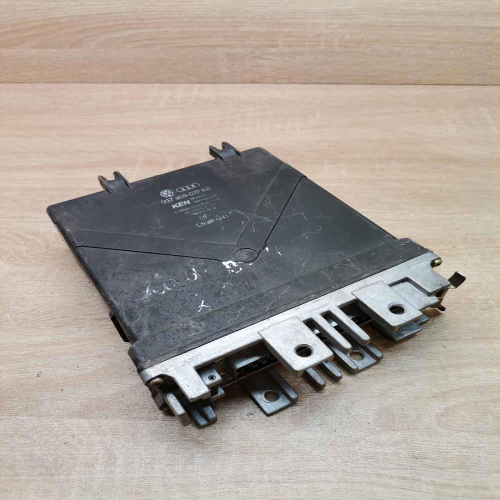 037906022ee   Engine control unit/module ECU Audi 80 90 S2 B4