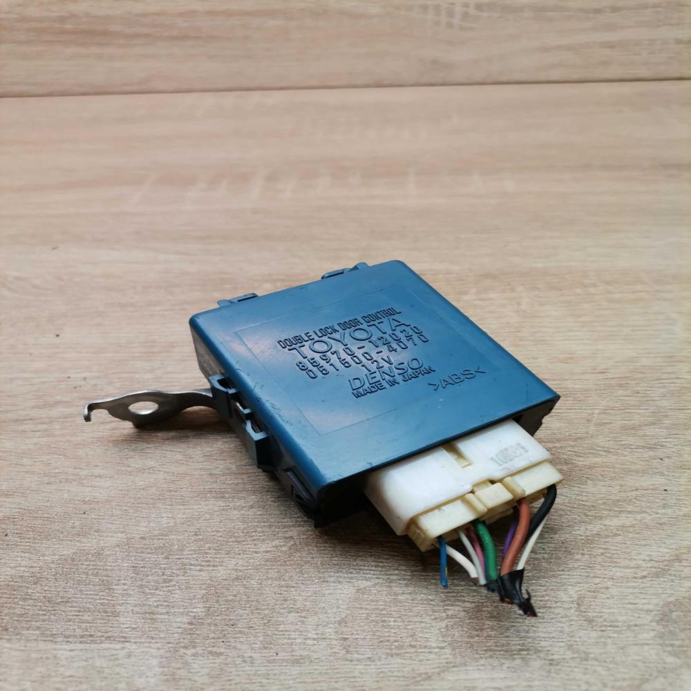 85970 12020 051500 4070  Door central lock control unit/module Toyota Auris 150