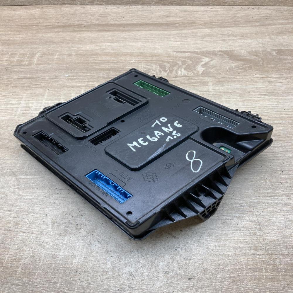 284B13640R   Central body control module Renault Megane III