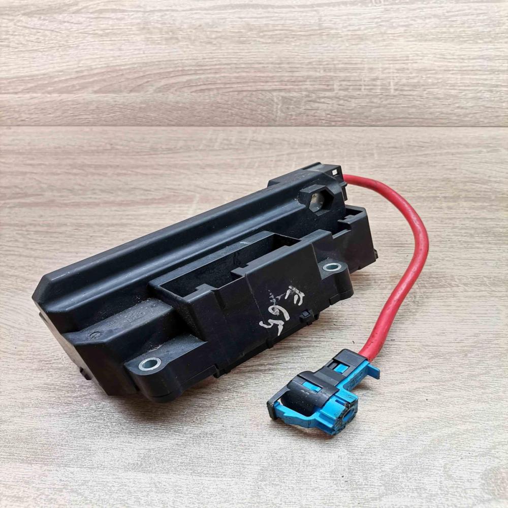 6900583 106887 10  Fuse module BMW 7 E65 E66