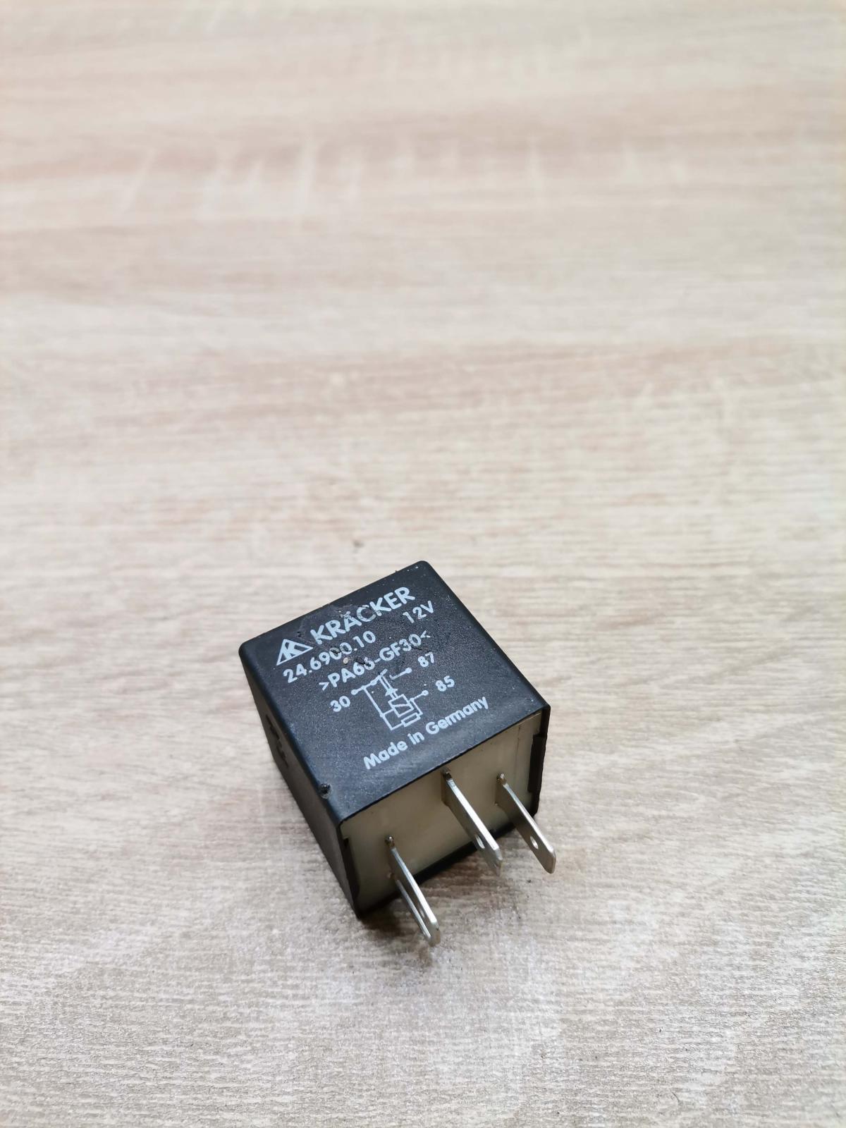 24 6900 10   Other relay Audi A3 S3 8L