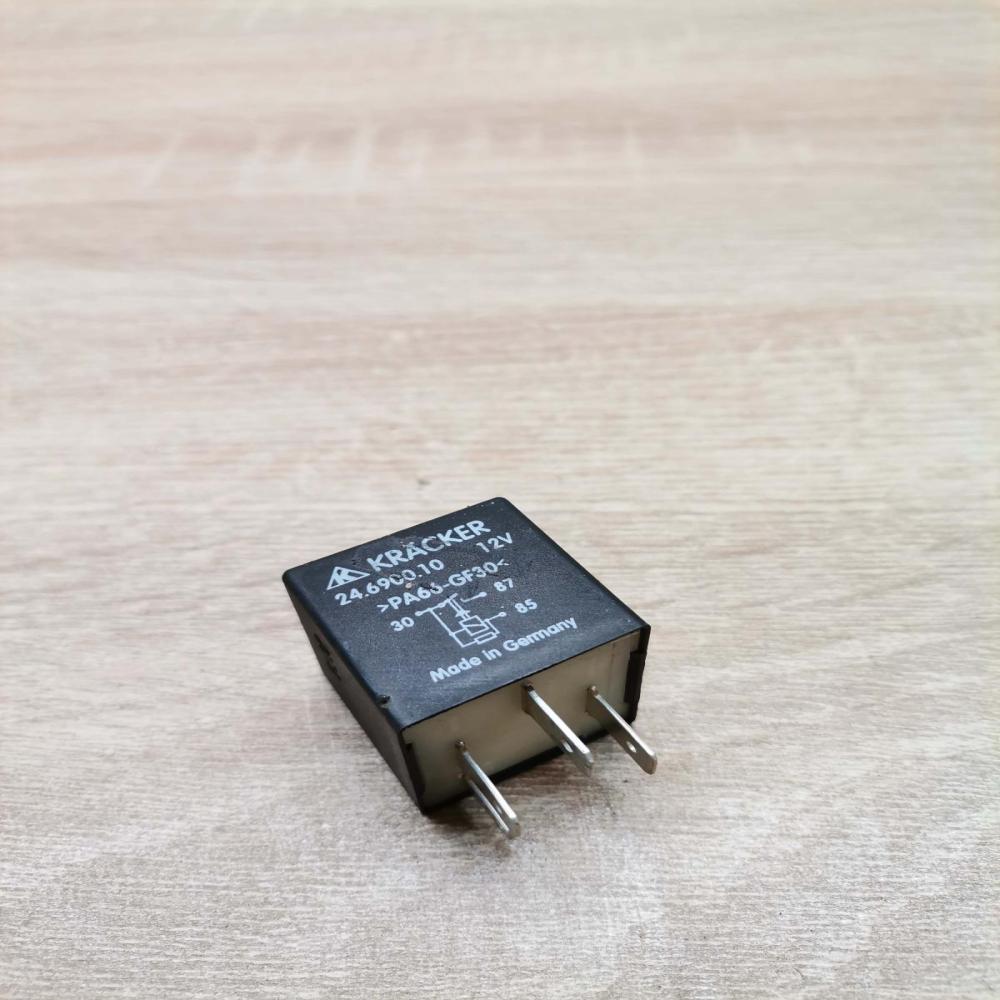 24 6900 10   Other relay Audi A3 S3 8L
