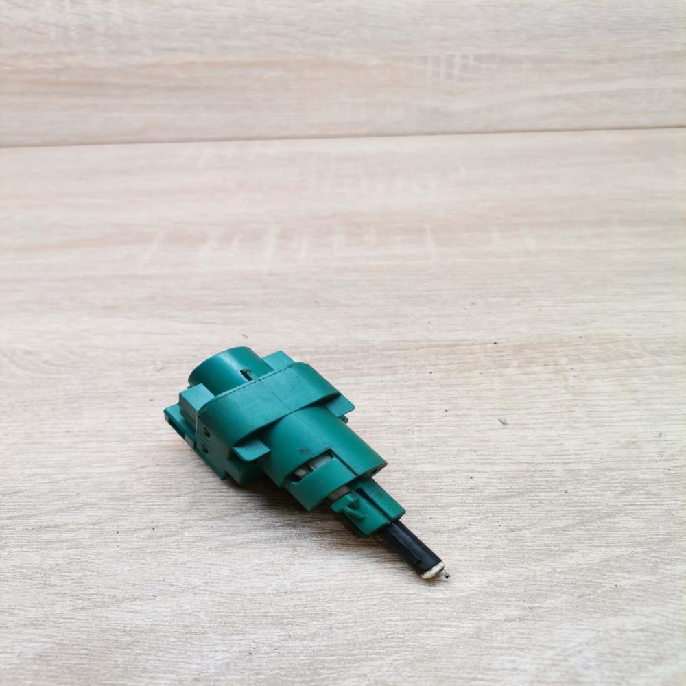 1c0945511a   Brake pedal sensor switch Volkswagen Transporter - Caravelle T5