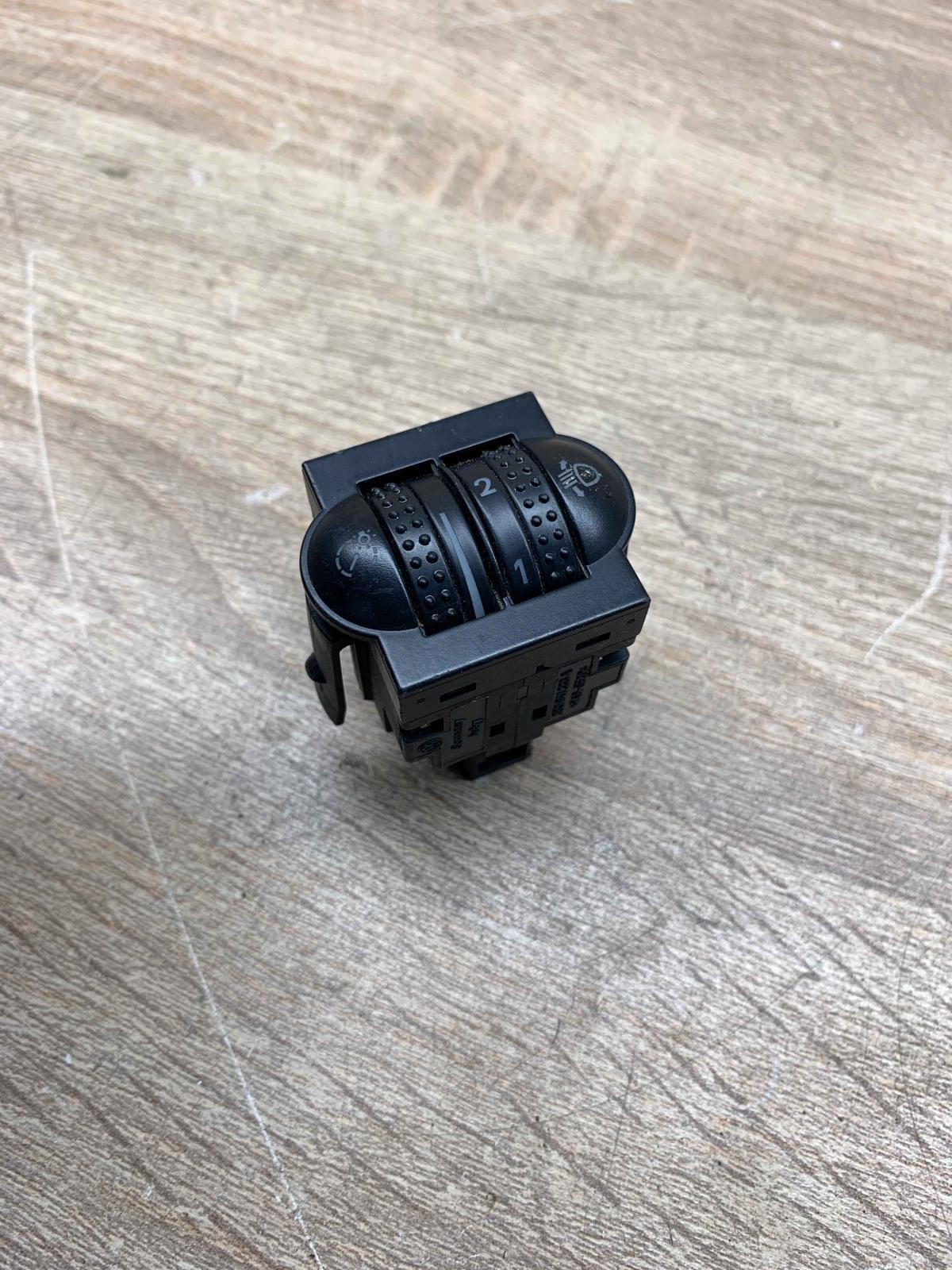 3B0941333A   Headlight level height control switch Volkswagen PASSAT B5