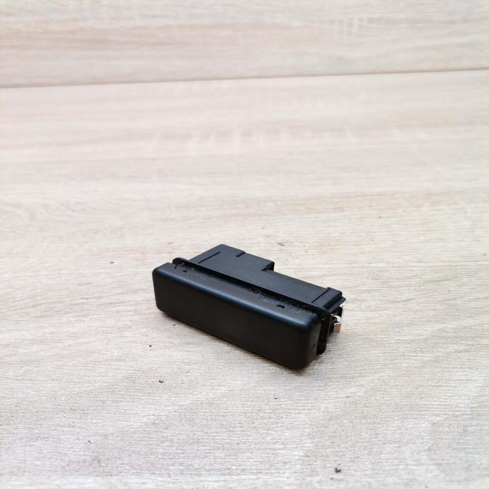 8350947   Hazard light switch BMW 5 E39