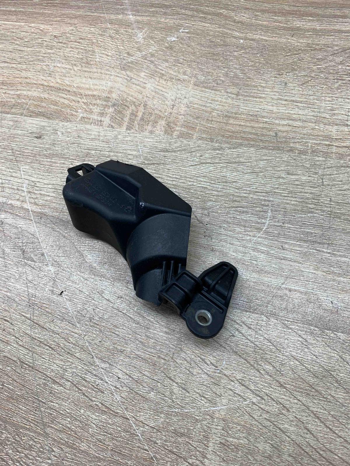 A6511590246   Other engine bay part Mercedes-Benz C W204