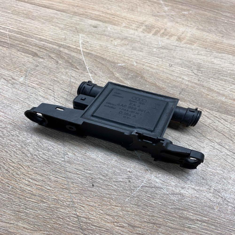 4A0959981A   Door control unit/module Audi A4 S4 B5 8D