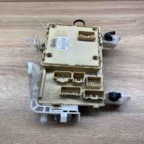 89221 0F010   Fuse module Toyota Corolla Verso E121