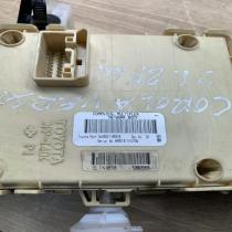 89221 0F010   Fuse module Toyota Corolla Verso E121