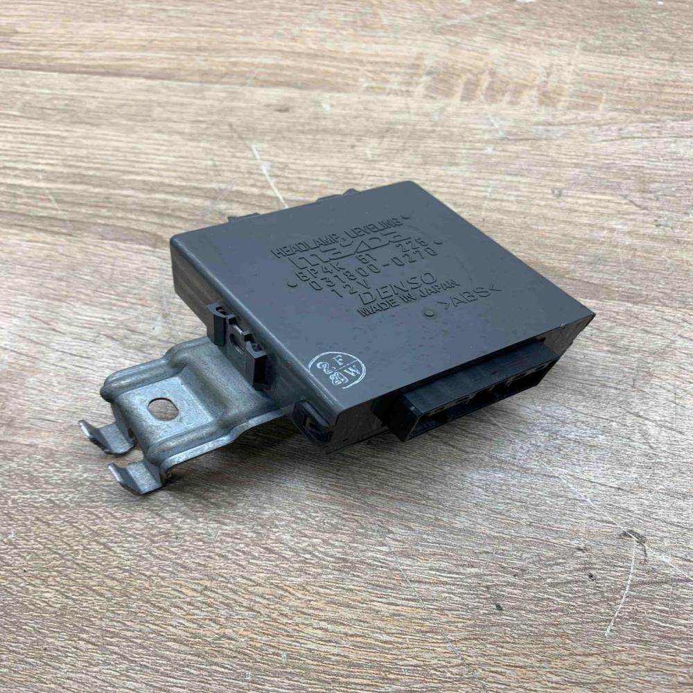 031800 0270   Light module LCM Mazda 3 II