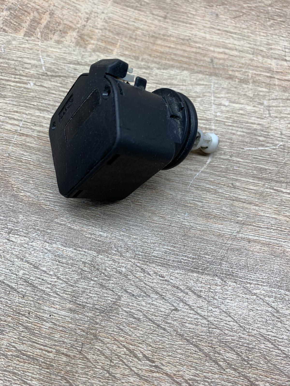 HL0008830   Headlight level adjustment motor Audi A6 S6 C6 4F