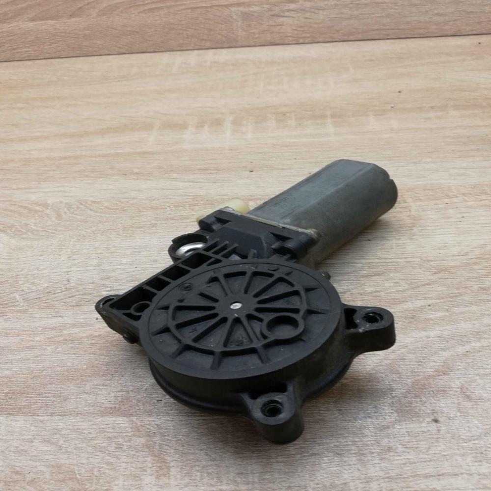 8362063   Rear door window regulator motor BMW 5 E39