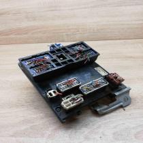 1n05g19 0999  Fuse module Nissan Almera