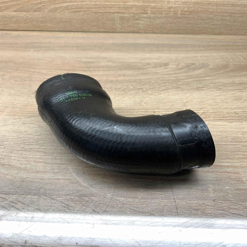 7786530 B   Intercooler hose/pipe BMW 5 E39