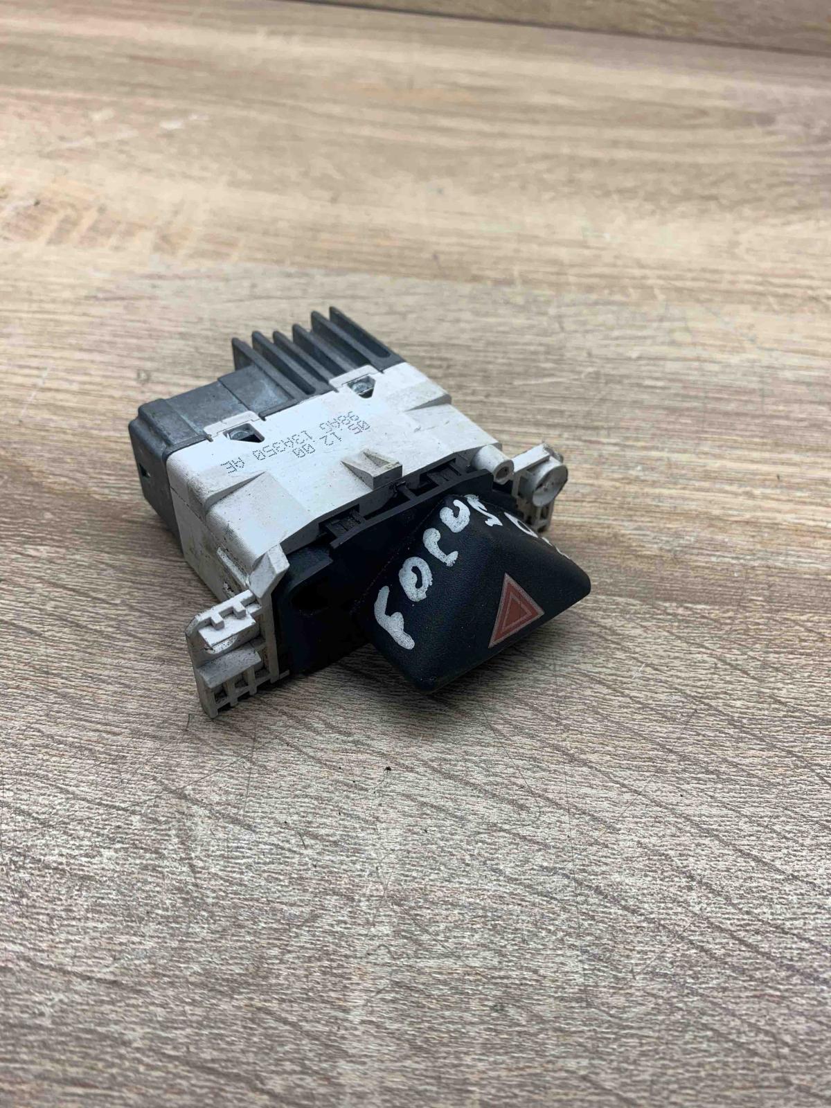 98AG 13A350 AE   Hazard light switch Ford Focus