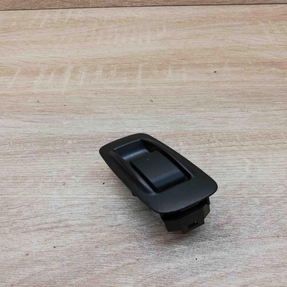 84810 0f010 37181a  Electric window control switch Toyota Corolla Verso AR10