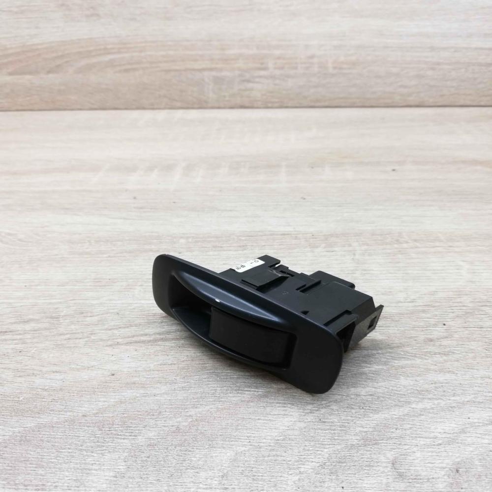 00801 0f030 57035228  Electric window control switch Toyota Corolla Verso AR10