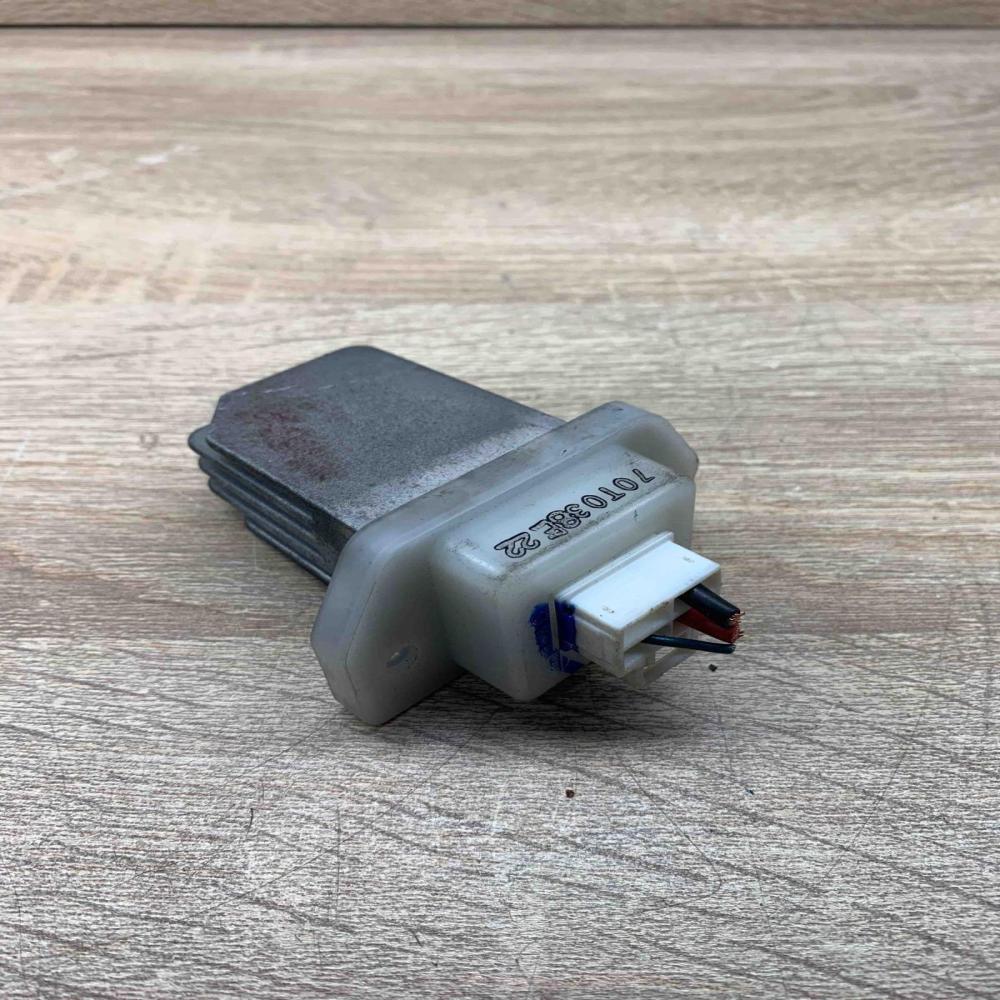 70T038E22   Heater blower motor/fan resistor Nissan Almera N16