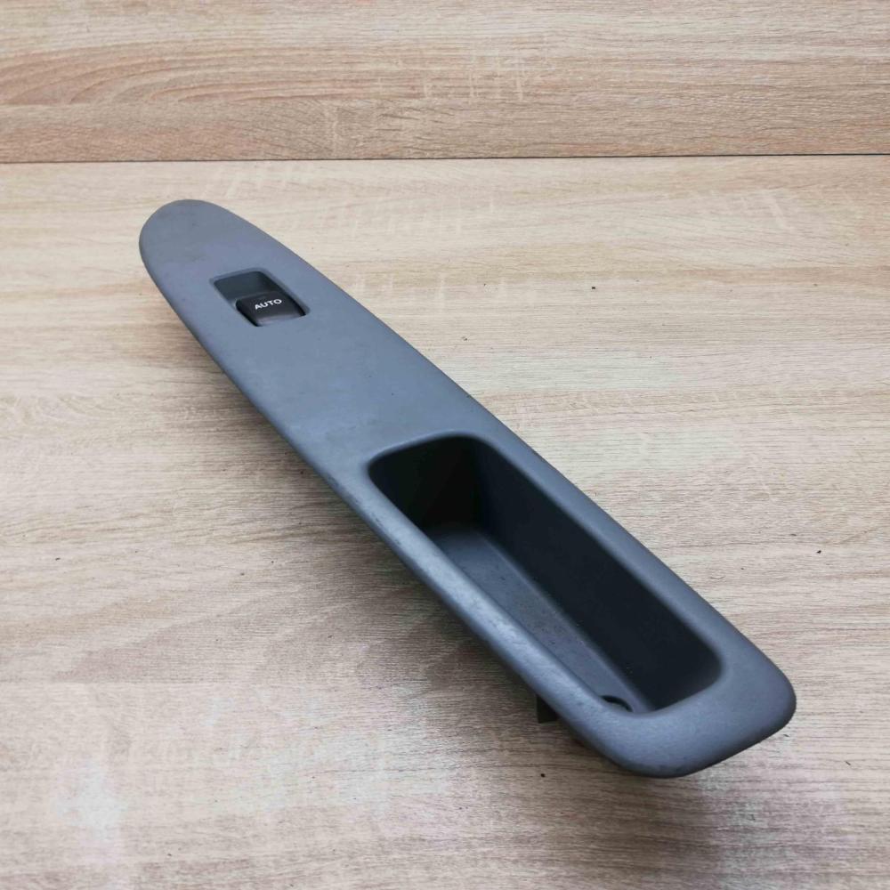 74231 44190   Electric window control switch Toyota Avensis Verso