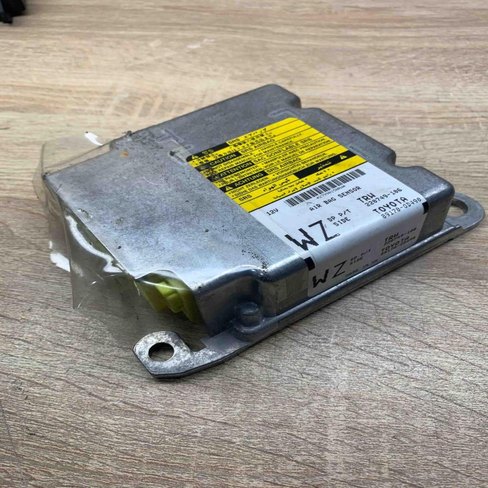 89170 0D490 220749 106  Airbag control unit/module Toyota Yaris