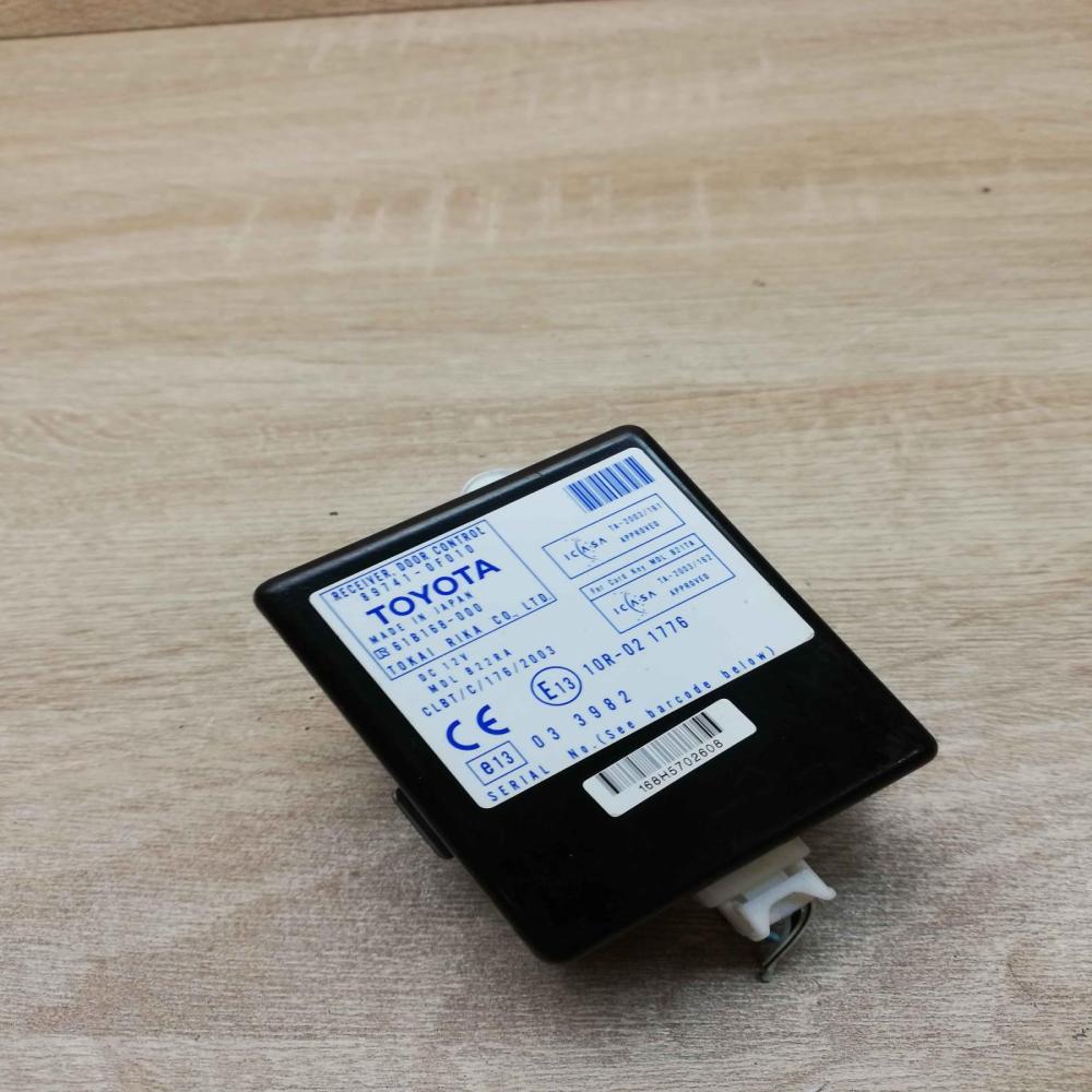 89741 0f010   Door control unit/module Toyota Corolla Verso AR10