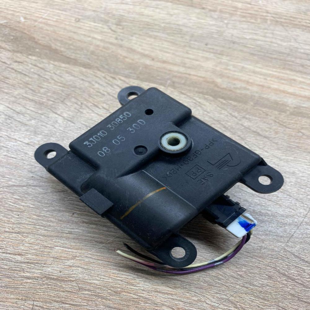 3J010 30850   Air flap motor/actuator Nissan Qashqai