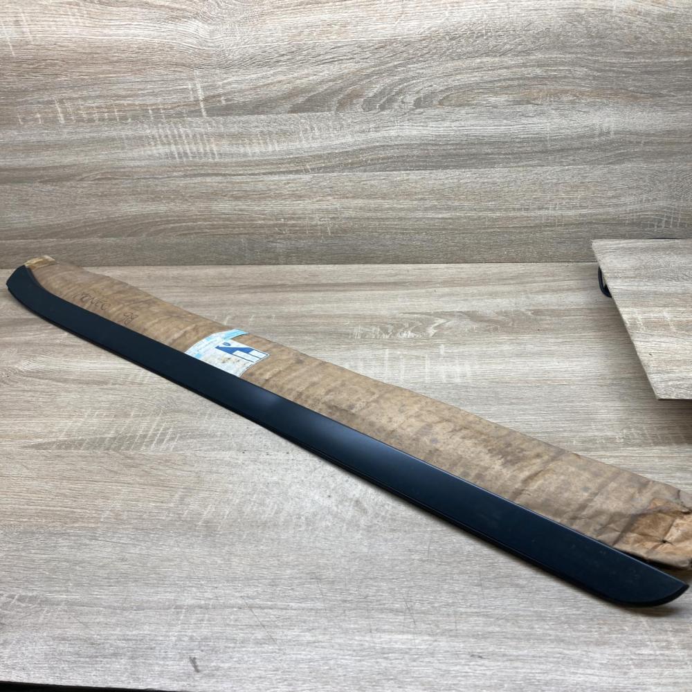 1036445 93BB F03195 AH  Windshield trim Ford Mondeo MK II