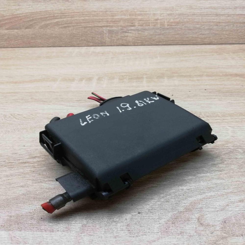 1j0937773   Fuse box set Volkswagen Golf IV