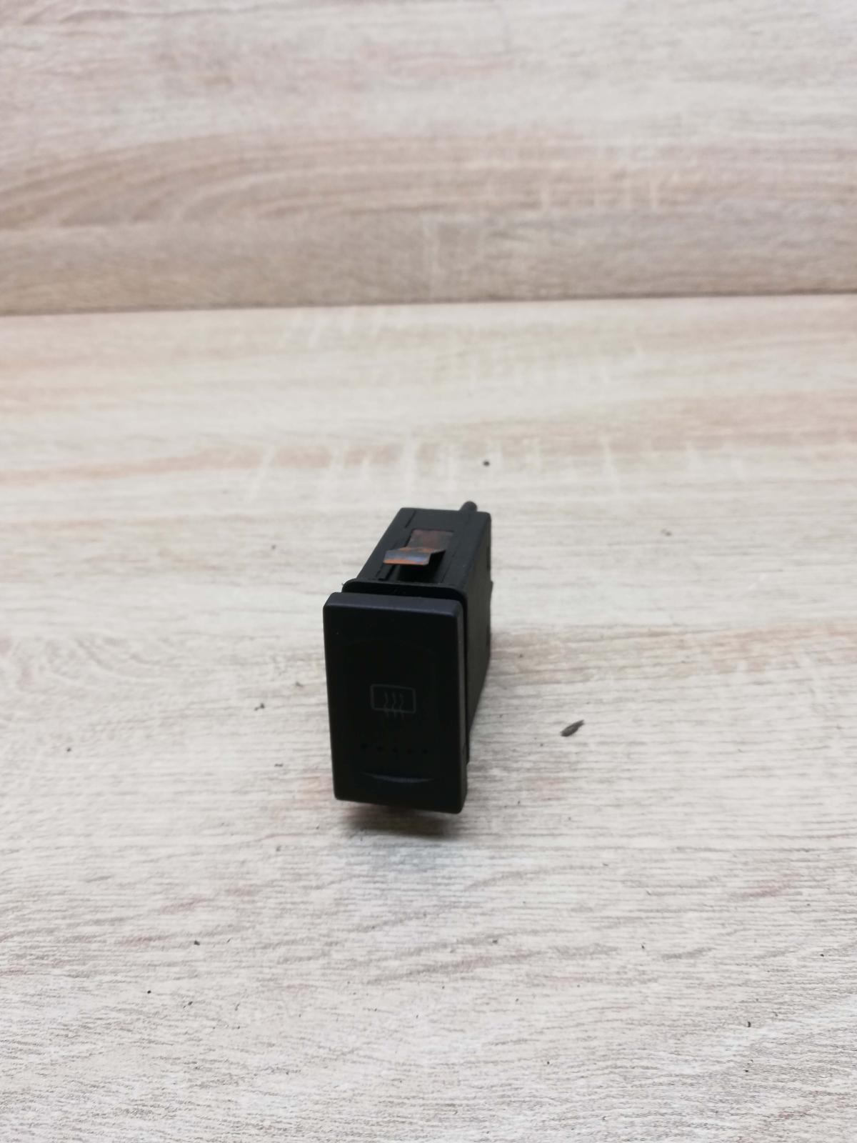 3b0959621c Unit  Windscreen/window heater switch Volkswagen PASSAT B5