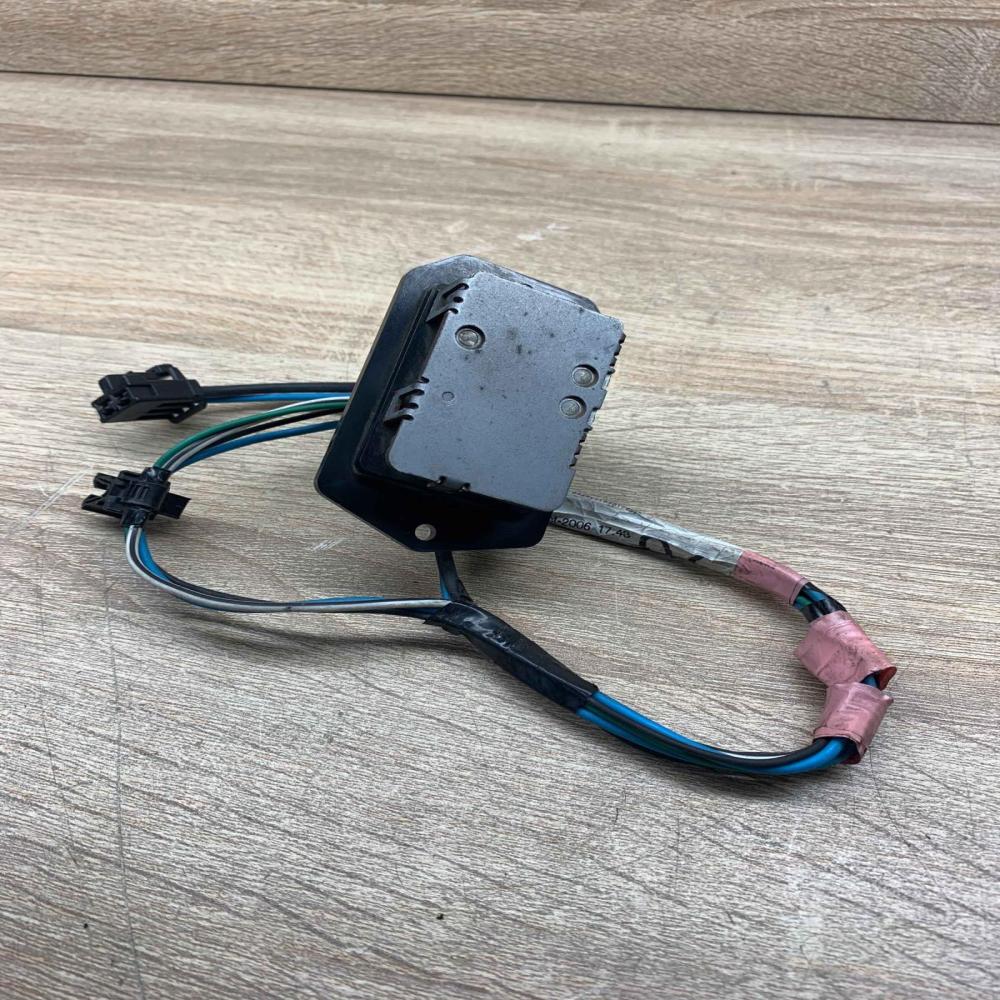 6H 517 With plug  Heater blower motor/fan resistor Volkswagen PASSAT B5