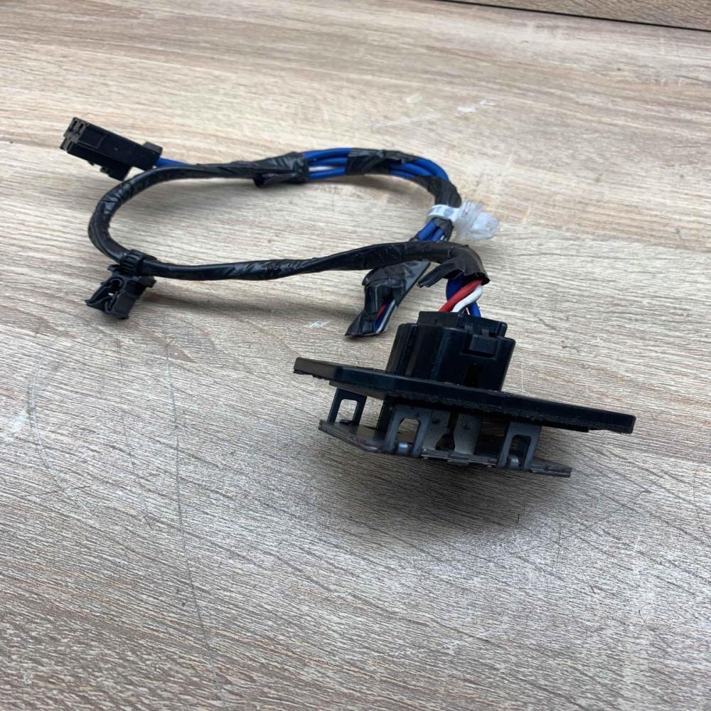 7K 519   Heater blower motor/fan resistor Peugeot 307