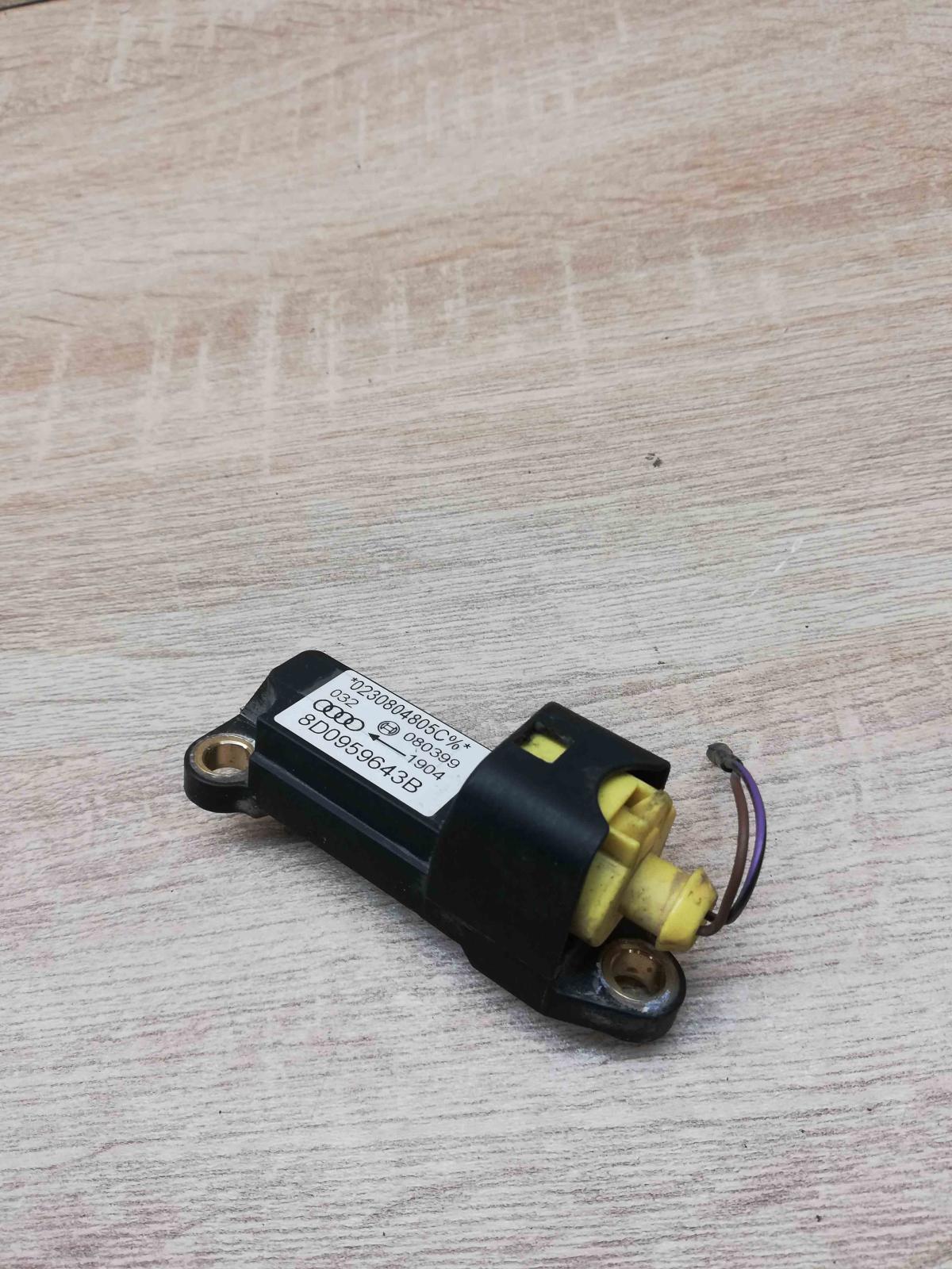 8d0959643b   Airbag deployment crash/impact sensor Audi A4 S4 B5 8D