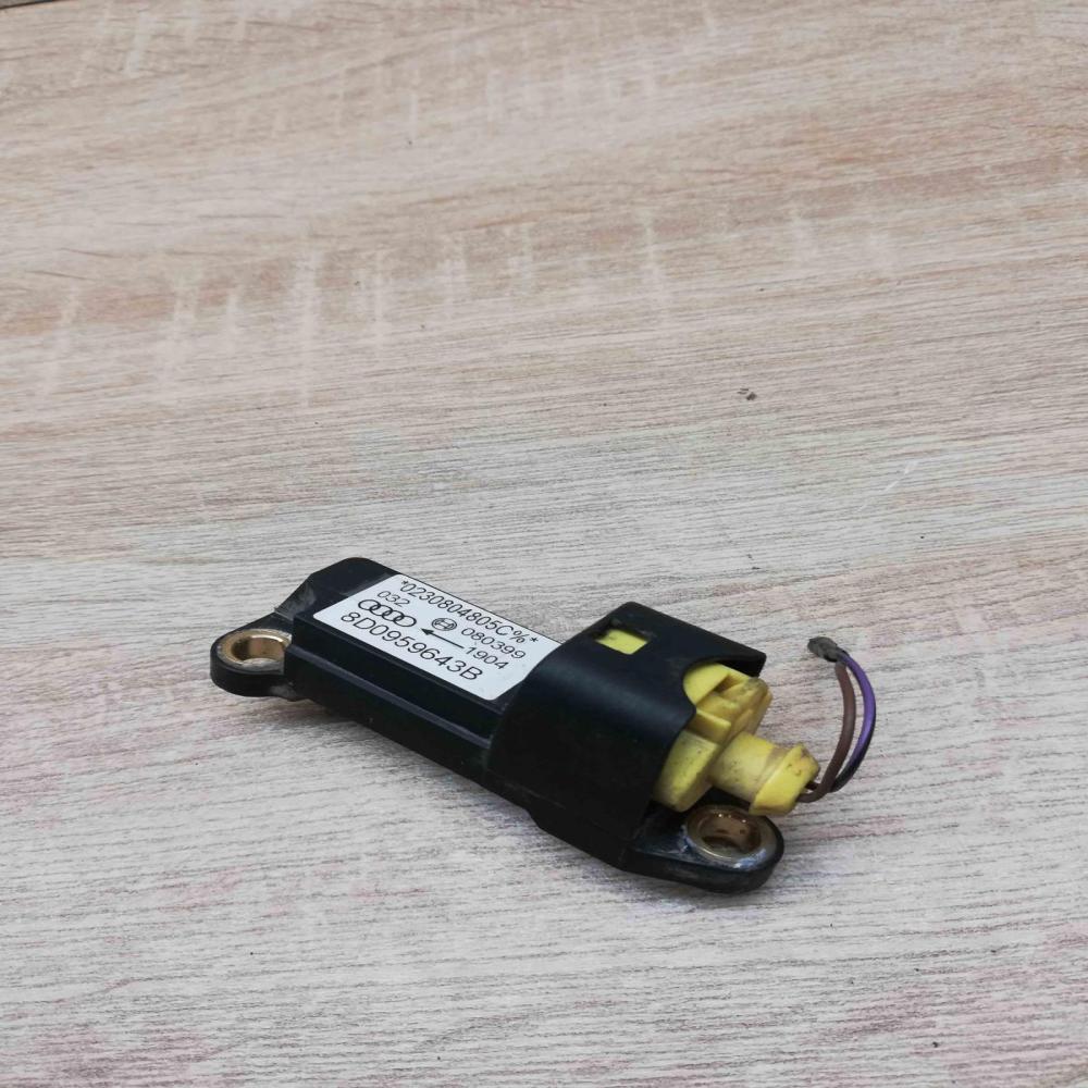 8d0959643b   Airbag deployment crash/impact sensor Audi A4 S4 B5 8D