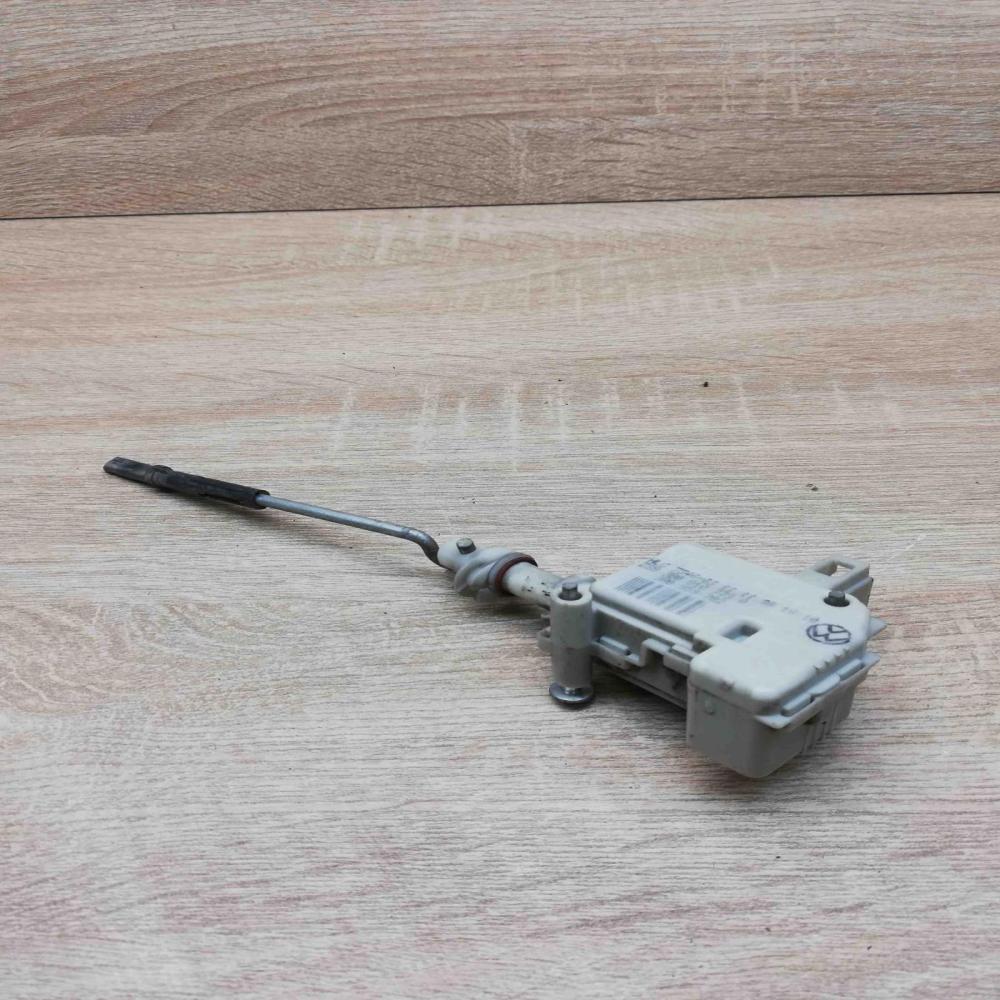 3b0810773a   Fuel tank cap lock motor Volkswagen PASSAT B5