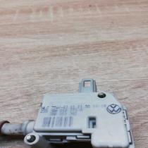 3b0810773a   Fuel tank cap lock motor Volkswagen PASSAT B5