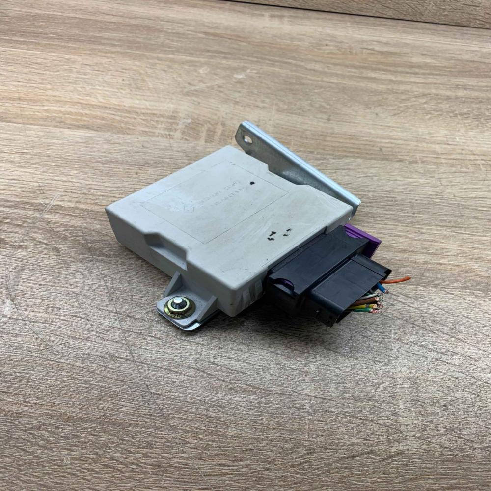 150 696   Central body control module Toyota Avensis T250