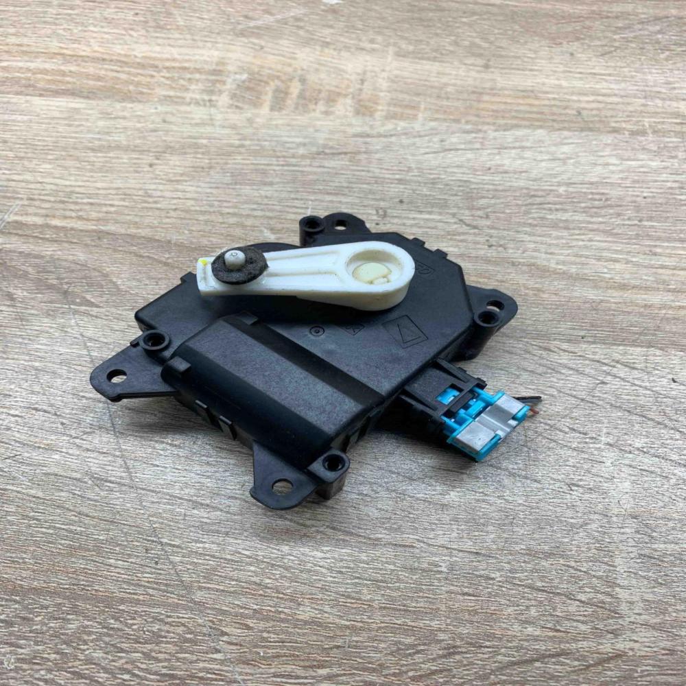 113800 2810   Air flap motor/actuator Toyota Verso