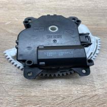 113800 2800   Air flap motor/actuator Toyota Auris 150