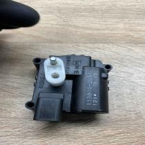 113800 2051  Unit Air flap motor/actuator Toyota Avensis Verso