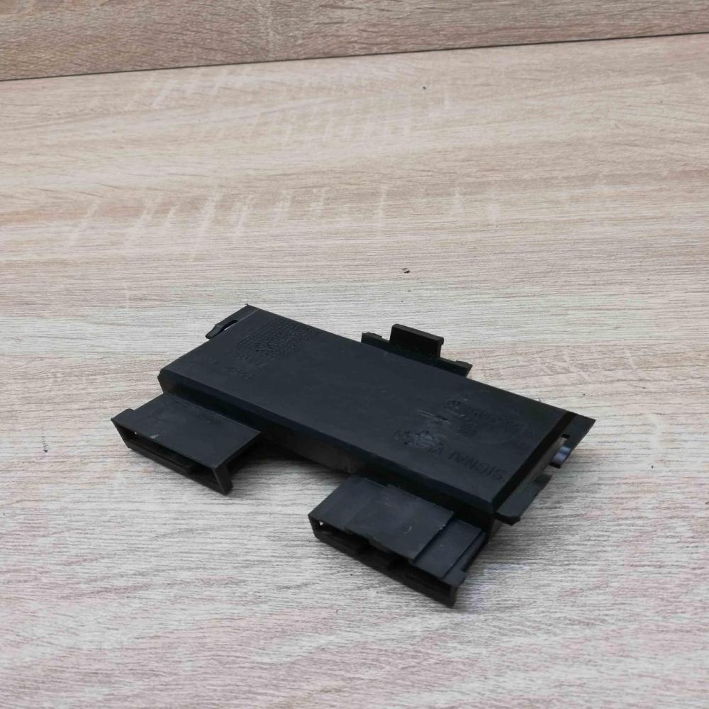 333945259   Tail light bulb cover holder Volkswagen PASSAT B3