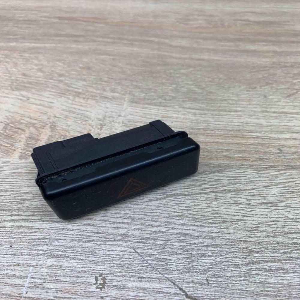 8350947   Hazard light switch BMW 5 E39
