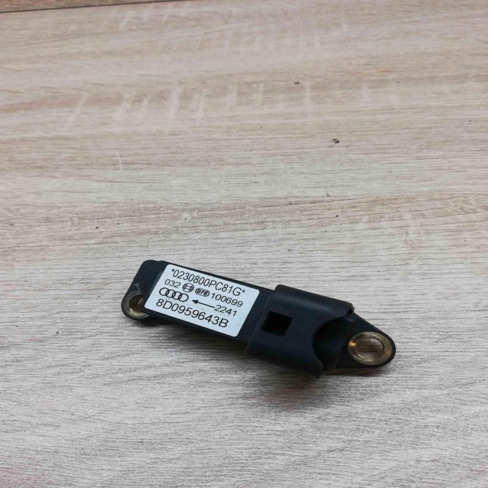 8d0959643b  Sensor Airbag deployment crash/impact sensor Audi A4 S4 B5 8D