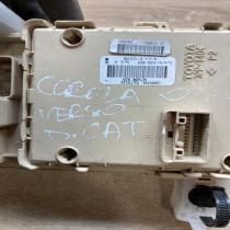 89221 0F010 892210F010  Fuse module Toyota Corolla Verso AR10