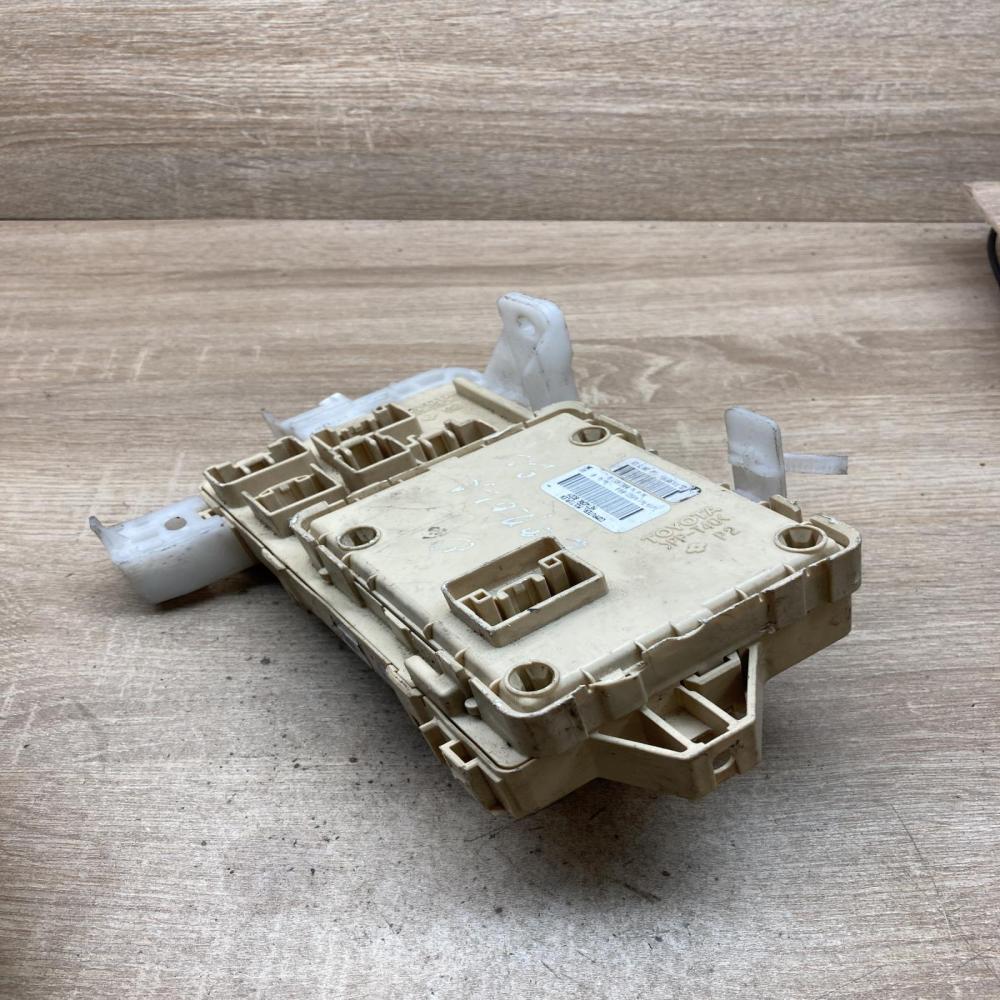 89221 0F010 905765 892210F010 Fuse module Toyota Corolla Verso AR10