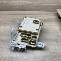 89221 0F010 905765 892210F010 Fuse module Toyota Corolla Verso AR10