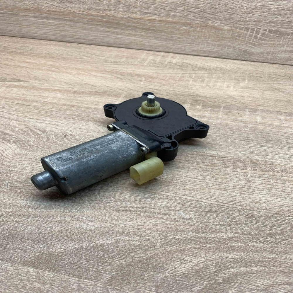 8362064   Front door window regulator motor BMW 3 E46